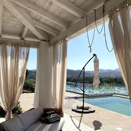 Con Piscina Privata Vista Tavolara Вилла