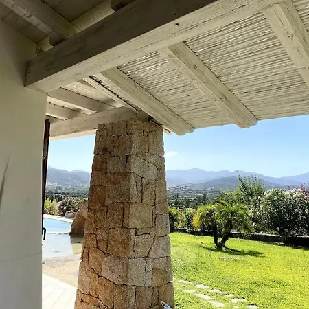 Вилла Con Piscina Privata Vista Tavolara Танаунелла